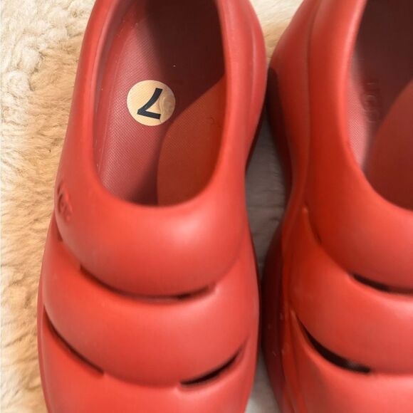 UGG Red Platform Slip-Ons - Picture 4 of 6